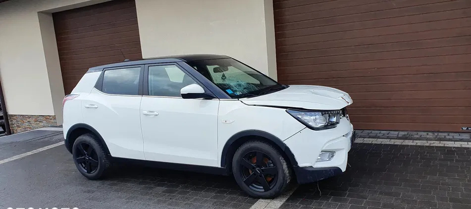 mazowieckie SsangYong Tivoli cena 13500 przebieg: 57000, rok produkcji 2015 z Pelplin